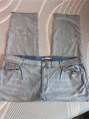 Size 24W- Levi's classic straight jeans- like new